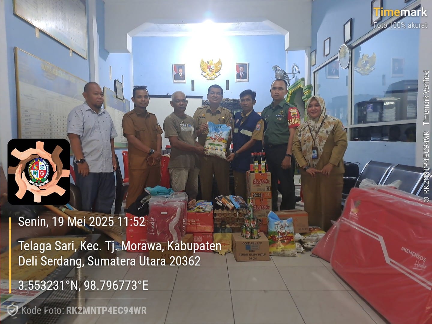 Berita: PENYERAHAN BANTUAN - Dinas Sosial Kabupaten Deli Serdang
